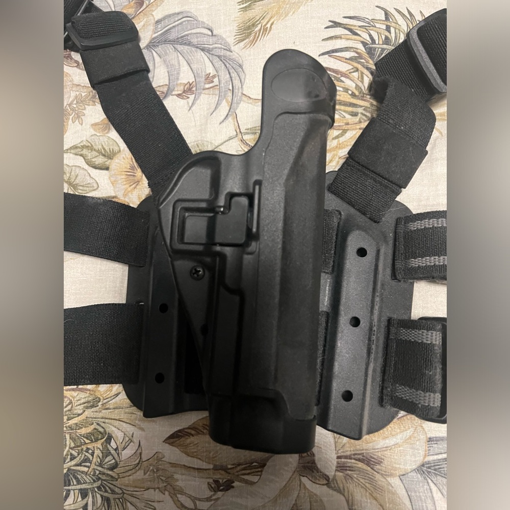 Brand new tactical Black Hawk holster for 9mm berretta